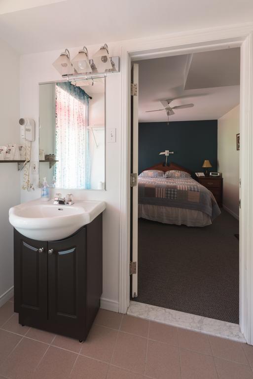 Auberge La Courtepointe Petite-Riviere-Saint-Francois Room photo
